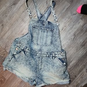 Short overalls